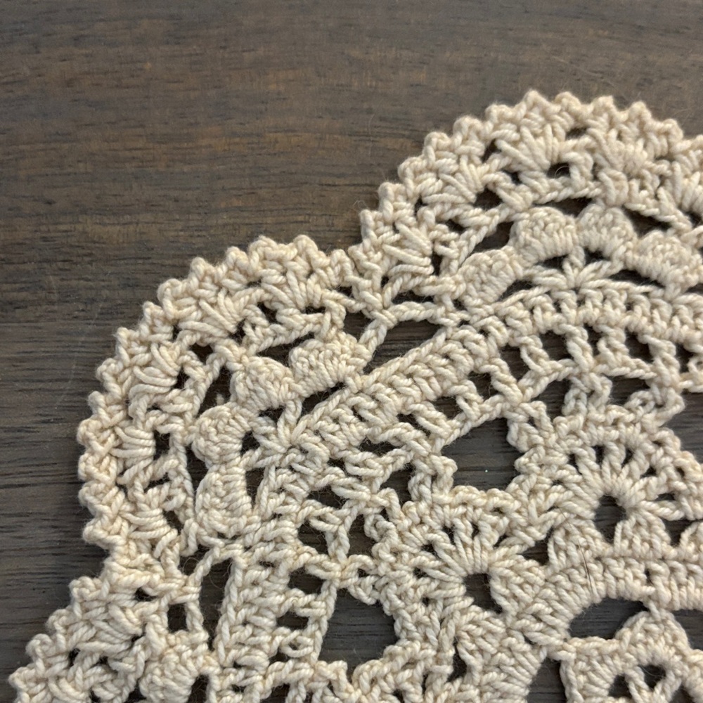 VTG Off-White Hand Crochet Doilies set of 2 - Picture 6 of 7